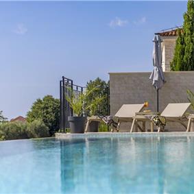 Luxury 4-Bedroom Villa with generous sized Infinity Pool near Buje, Istria. Sleeps 8